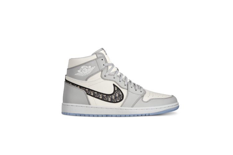 DIOR_MEN_SUMMER_2020_THE-AIR-JORDAN-1-HIGH-OG-DIOR-SNEAKERS_PACKSHOTS1-750x500