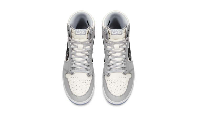 DIOR_MEN_SUMMER_2020_THE-AIR-JORDAN-1-HIGH-OG-DIOR-SNEAKERS_PACKSHOTS4-750x500